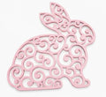 Osterhase Holz Rosa Ornamente | Holzfigur mit Wirbelmuster | Frühlingsdeko Shabby Chic | Osterdeko Vintage | Tischdeko Hasenfigur