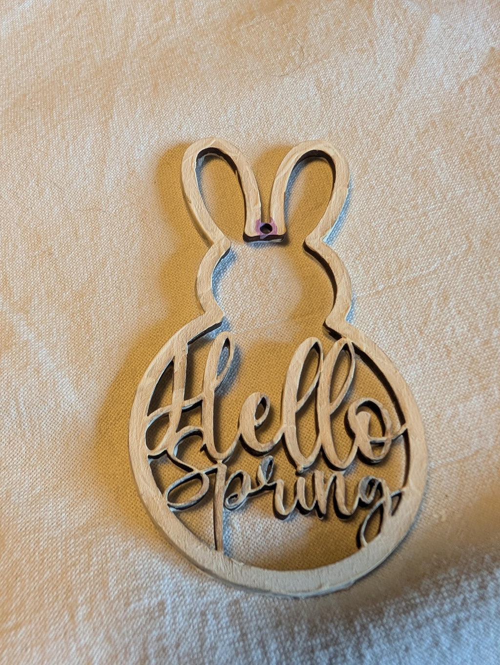 3 Stück Hello Spring Anhänger | Frühlingsdeko Holz | Laser Cut Schriftzug | Geschenkanhänger Frühling | Türdeko & Osterstrauß | Modern Boho