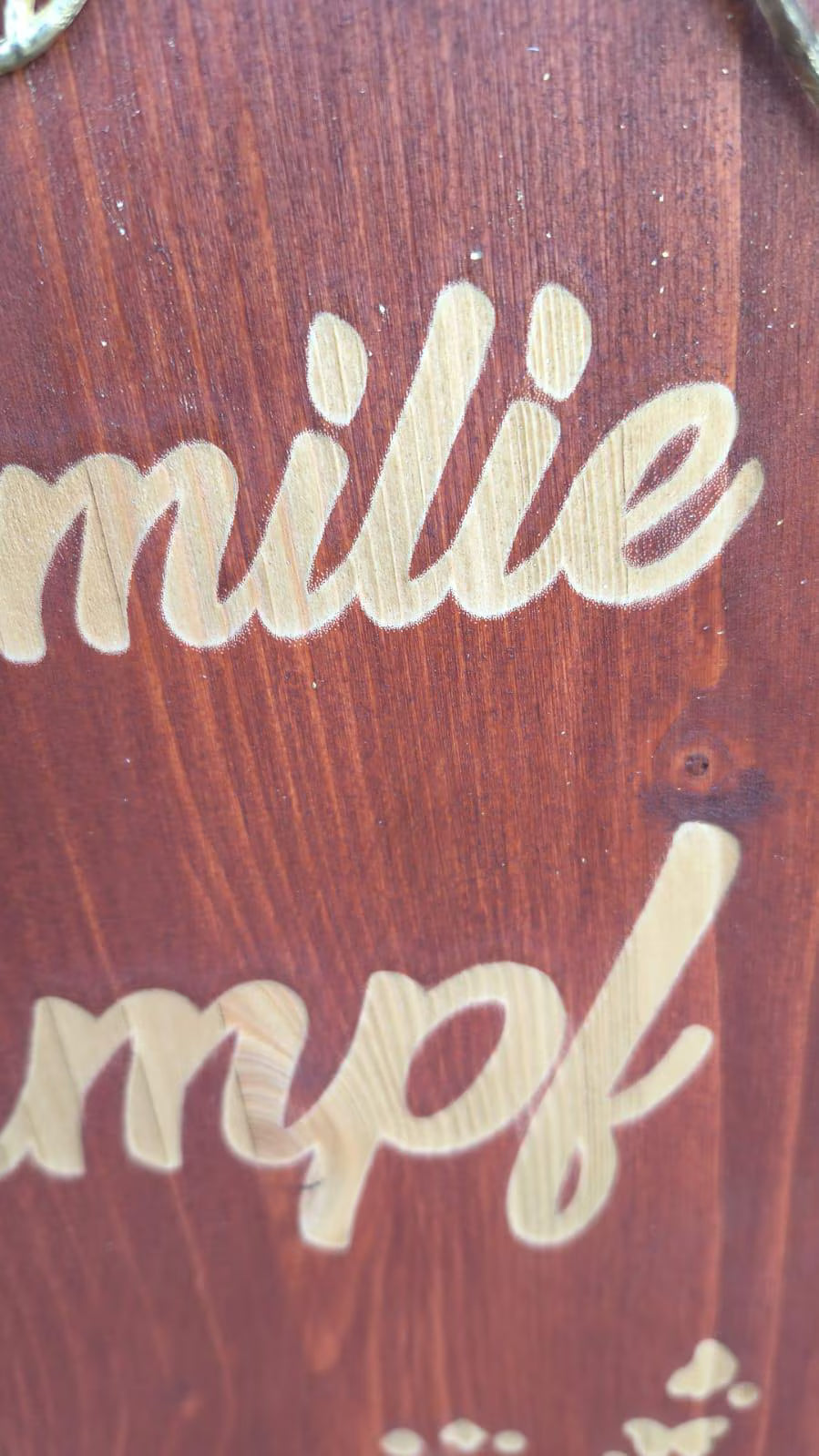 Personalisiertes Familienschild aus edlem Holz