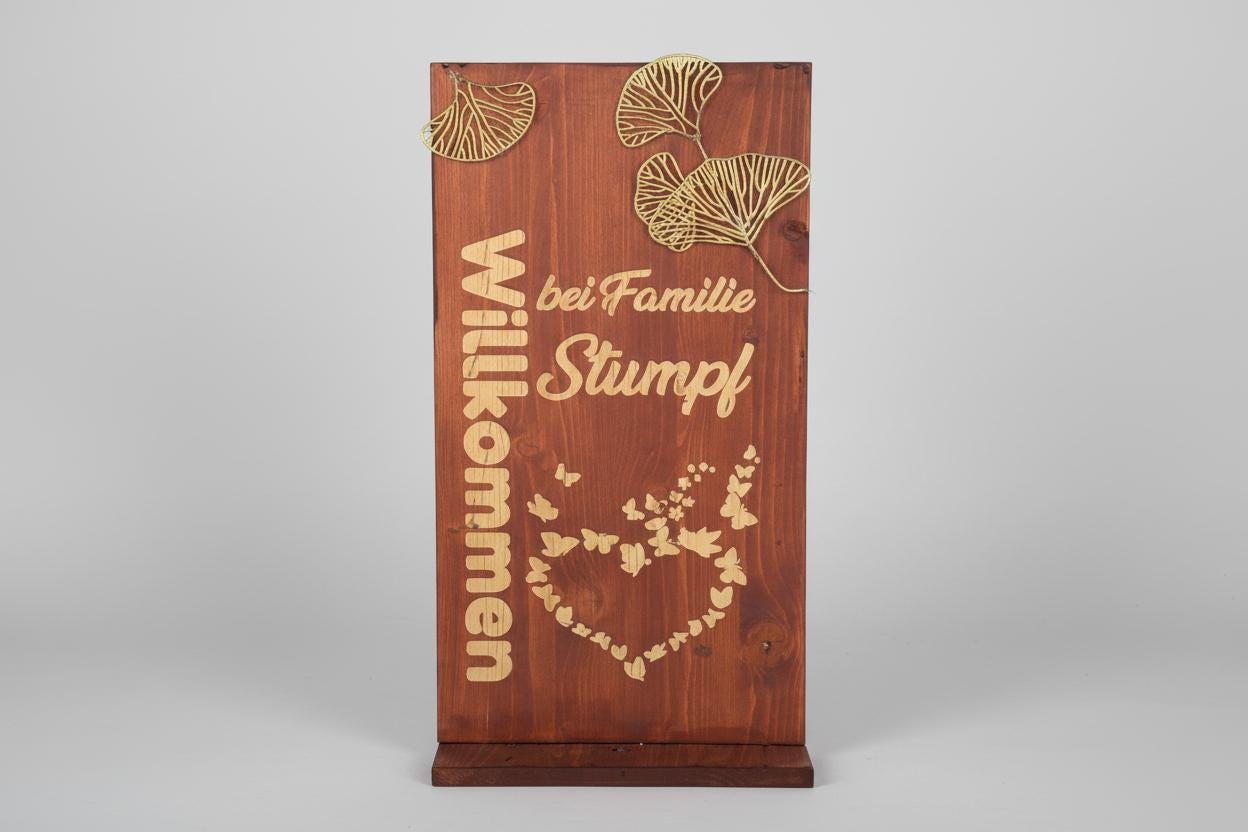 Personalisiertes Familienschild aus edlem Holz