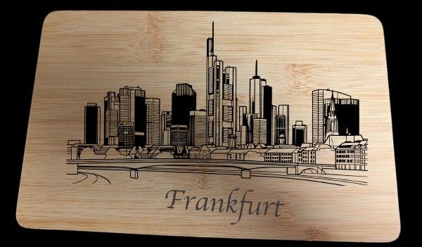 Brotzeitbrett Frankfurt mit Skyline - Lasergravur, Bambusholz, Schneidebrett